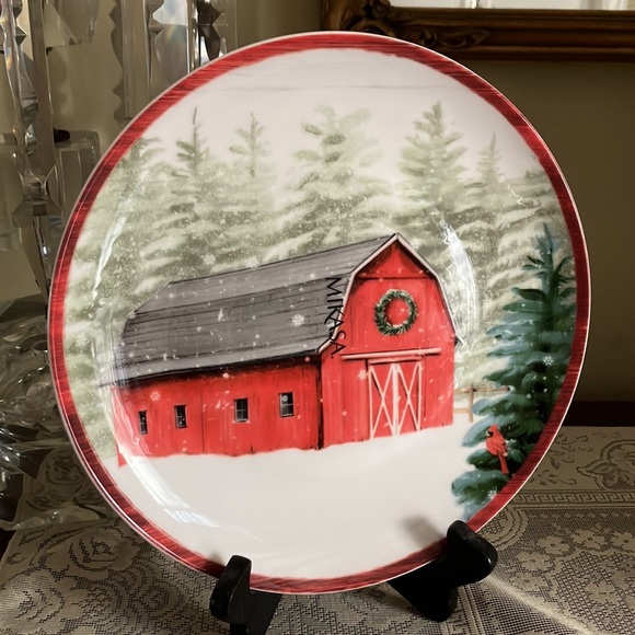 NWT - MIKASA 9 inch Countryside Christmas Barn Portrait Plate - Picture 2 of 6